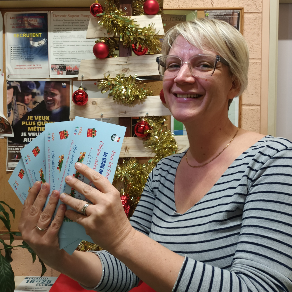 Photo des chèques cadeaux de Noël du CCAS de Rémilly